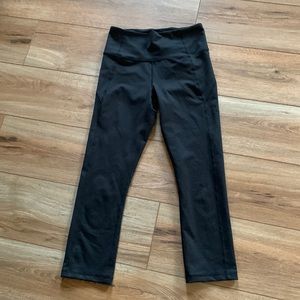 Under Armour sz S cropped leggings euc